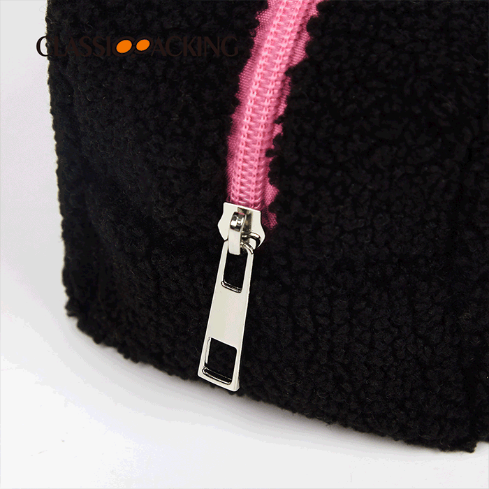 teddy-cosmetic-bag-zipper-close-up