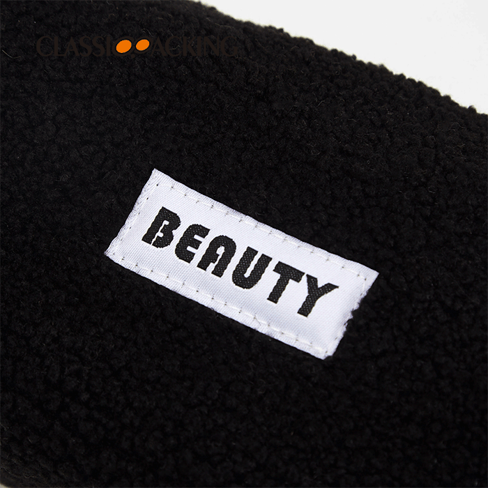 teddy-makeup-pouch-close-up