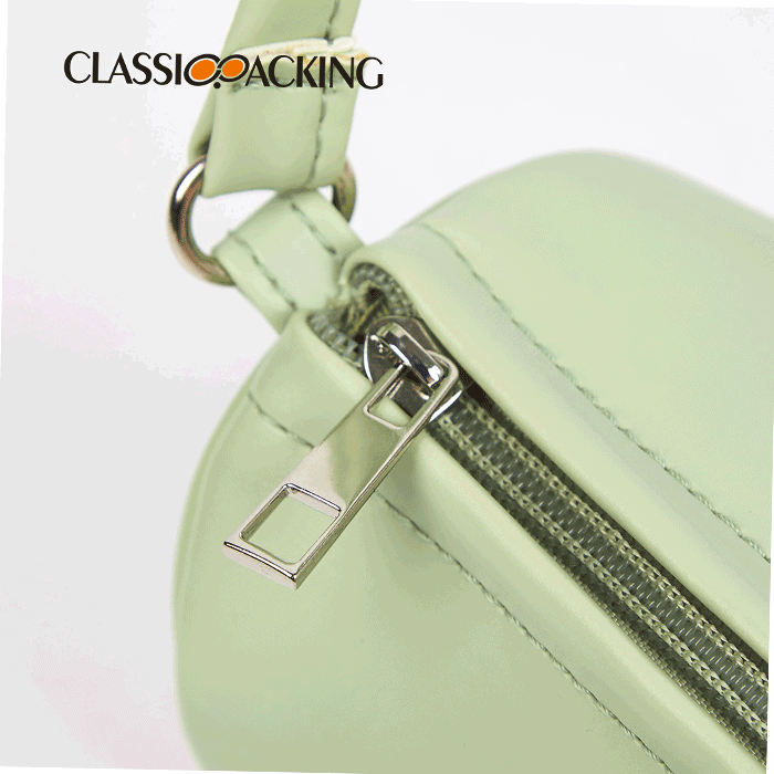 chic-makeup-bag-zippers