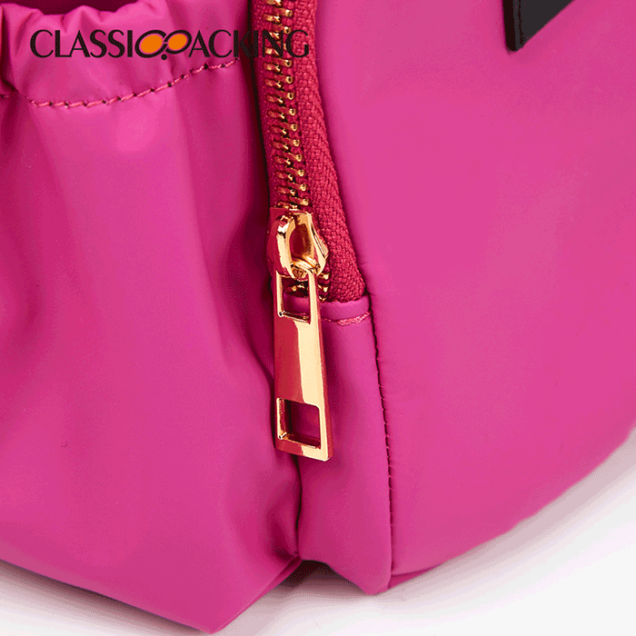 womens-toiletry-bag-with-compartments-close-up