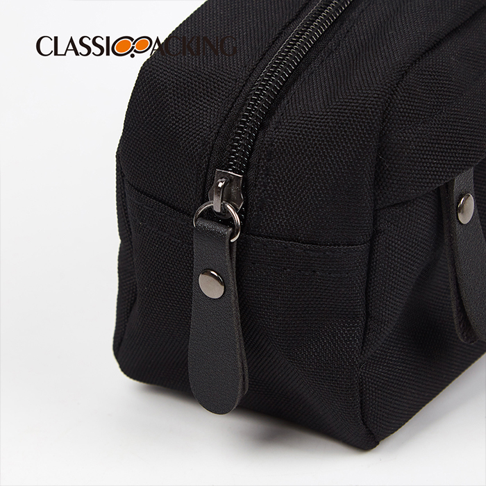 black-toiletry-bag-mens-series-zipper-close-up