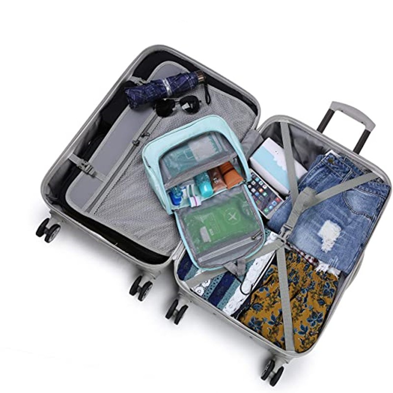 hanging travel organizer with pockets