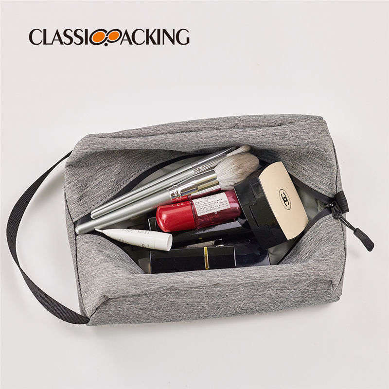 Polyester cosmetic bag with handle